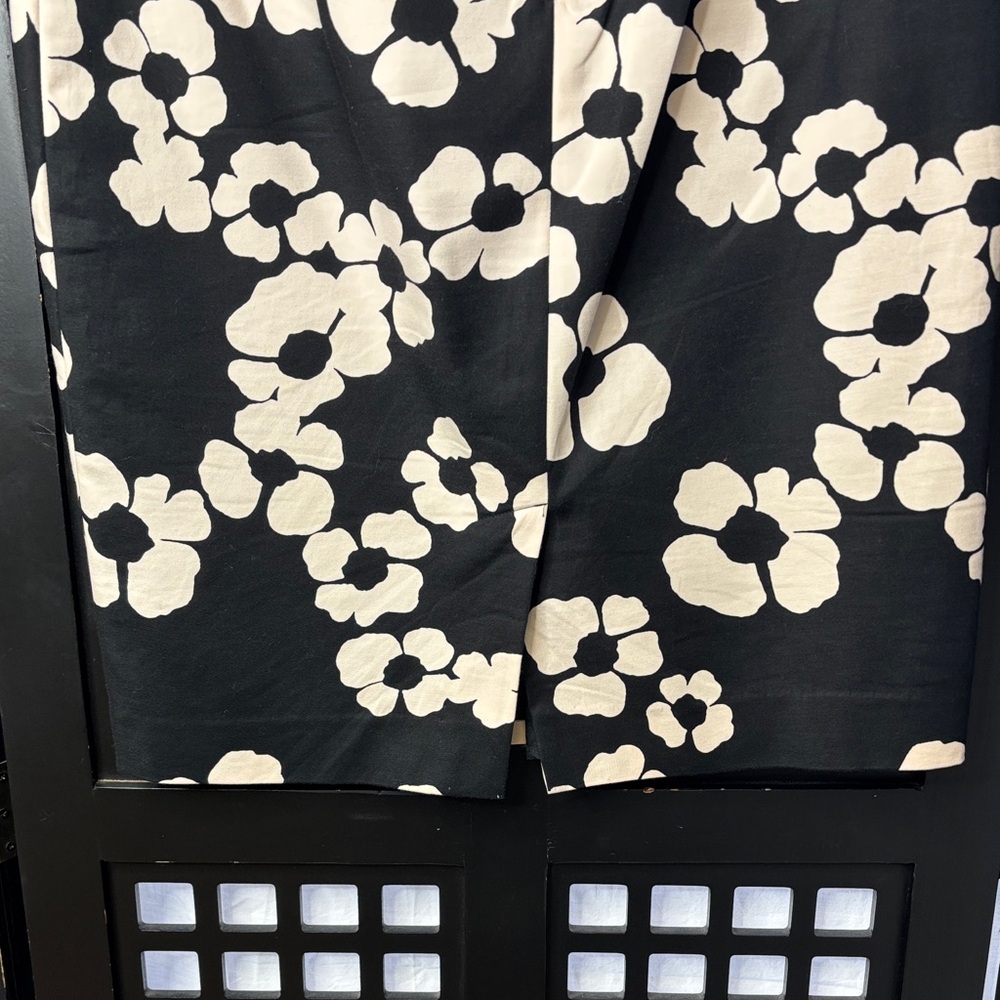 🖤 LOFT Black Cream Floral Midi Skirt Women’s Size 6, back zip with stretch🖤 - Picture 9 of 16